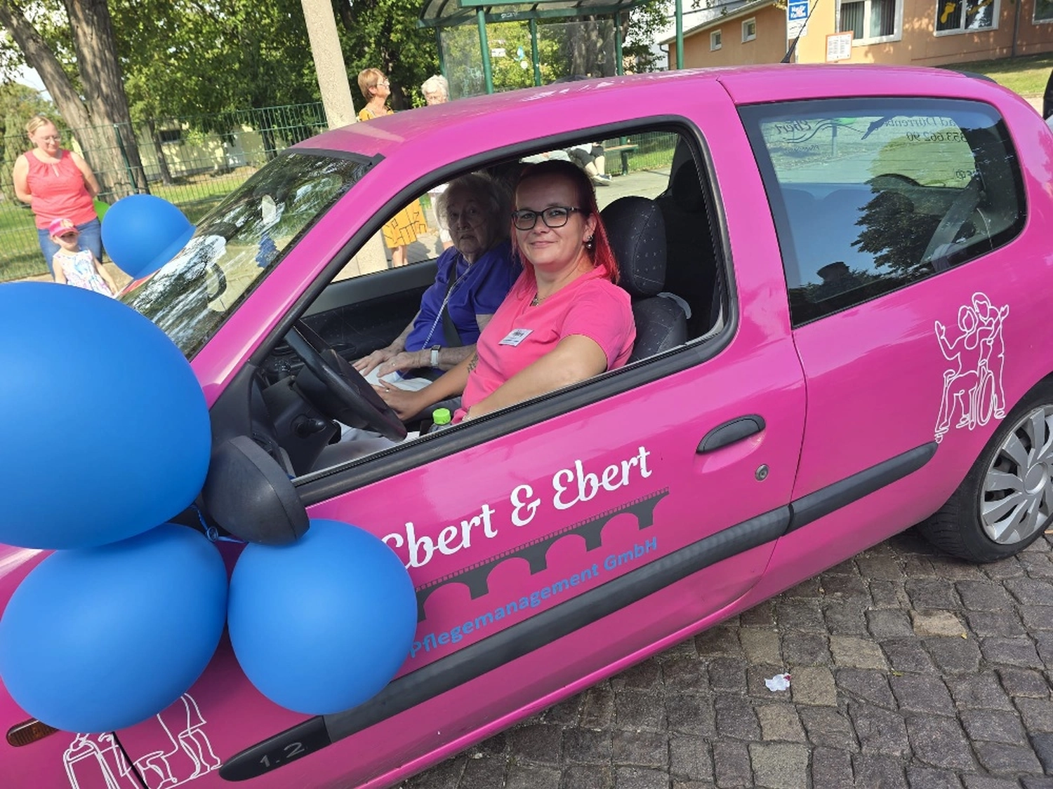 Ebret & Ebret Pflegedienst - Pflegedienst - Firmenwagen