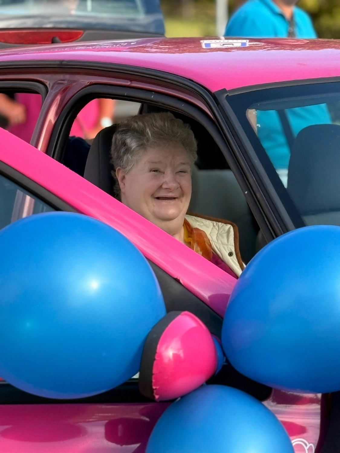 Ebret & Ebret Pflegedienst - Pflegedienst - Senior sitzt im Firmenwagen