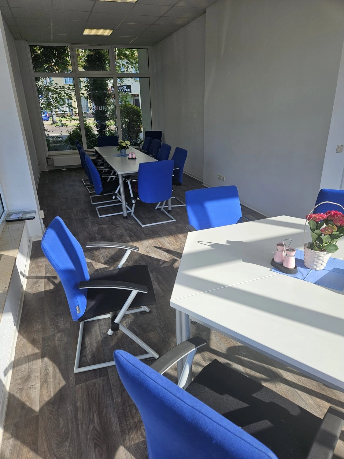 Ebert´s Pflegen - Pflegedienst - Stuhl und Tische