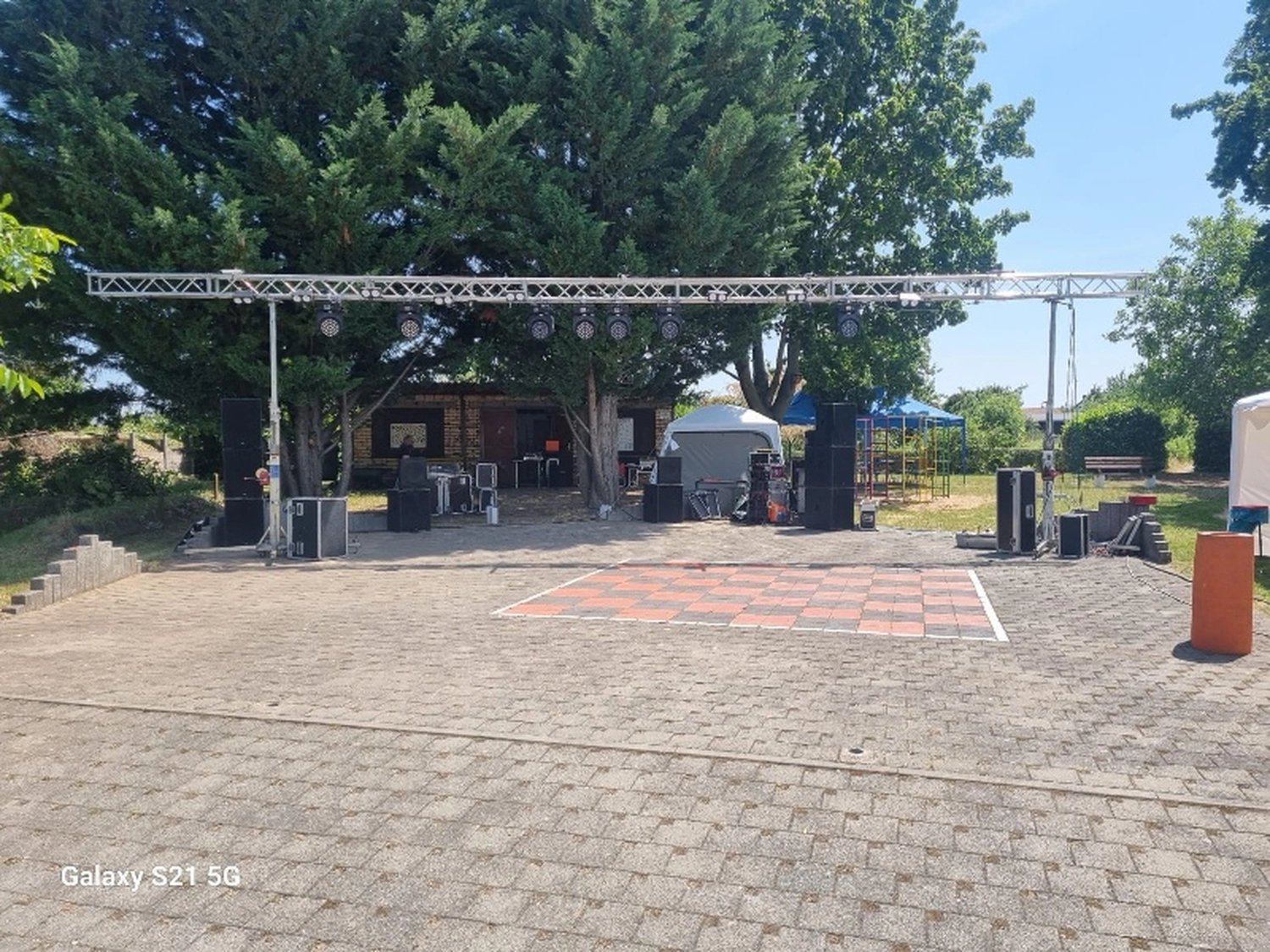 Ebert's Dienstleistungen & Feen GmbH - alltägliche Hausarbeit - Bühnenbilder