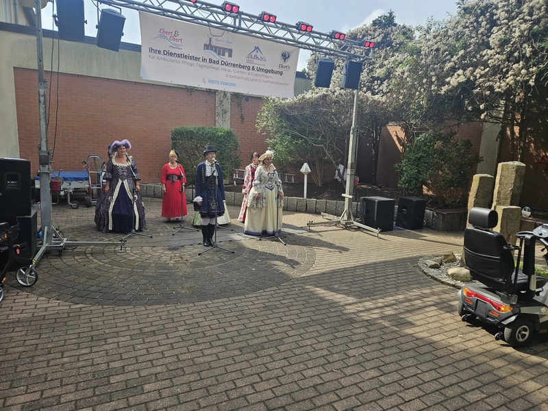 Ebert & Ebert Tagespflegen GmbH - Tagespflege am Markt - Ebert & Ebert Tagespflegen GmbH - Bühnenauftritt