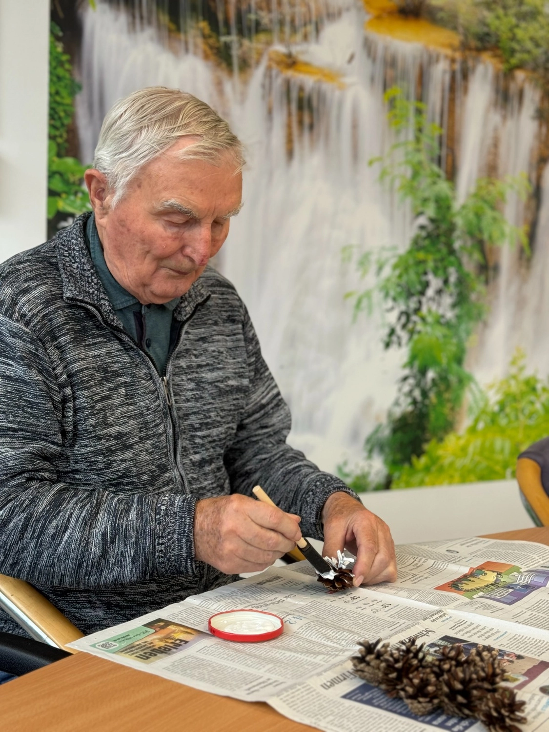 Ebert & Ebert Tagespflegen GmbH - Tagespflege am Markt - Ebert & Ebert Tagespflegen GmbH - Senioren basteln